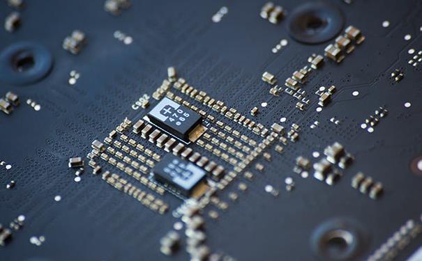 固態(tài)電容和電解電容哪個更好?詳細(xì)區(qū)別對比介紹